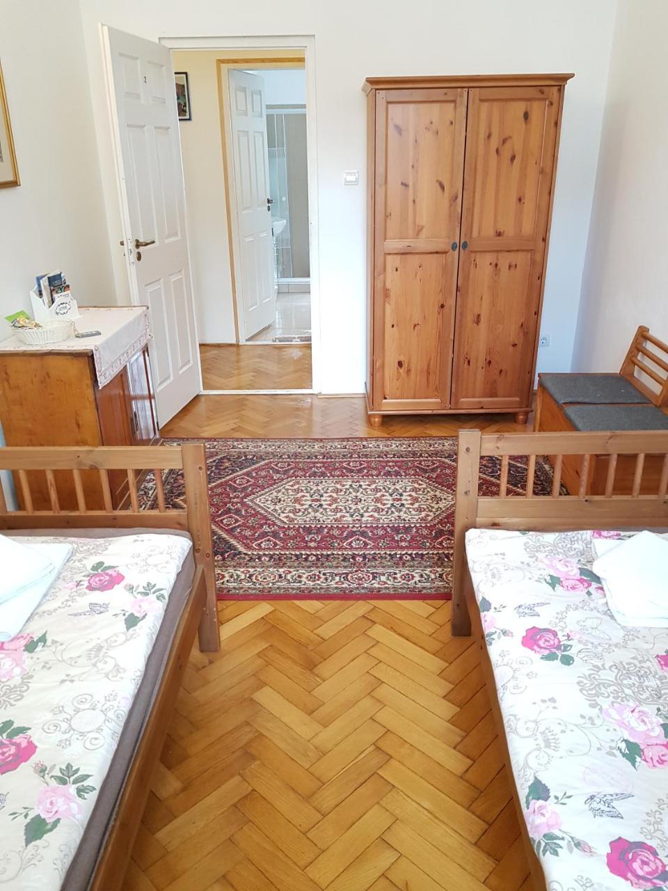 Varkeruelet Apartman Sopron Exterior photo